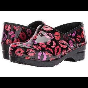 🌟ON HOLD🌟SANITA WOMEN’S  POISE CLOGS